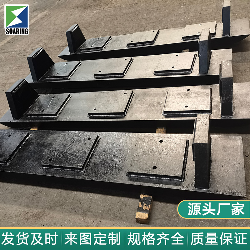堆焊耐磨襯板：工業(yè)設(shè)備的可靠守護(hù)者——以濟(jì)南韶欣耐磨材料有限公司產(chǎn)品為例